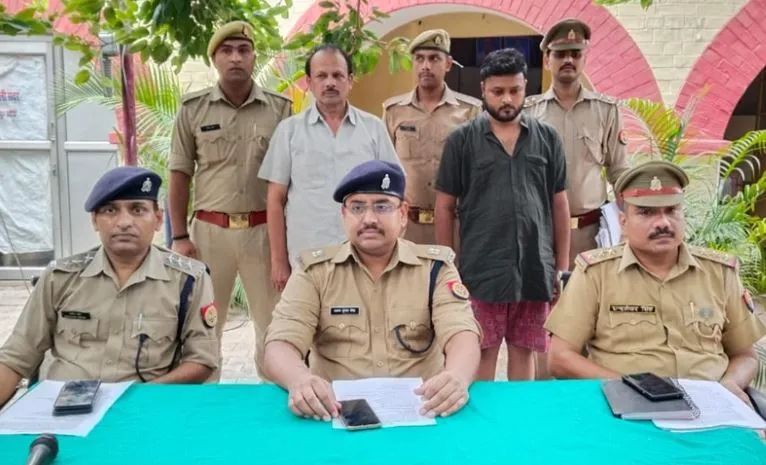 लखीमपुर-खीरी: शहर का सट्टा किंग और उसका भतीजा गैंगस्टर मामले में गिरफ्तार