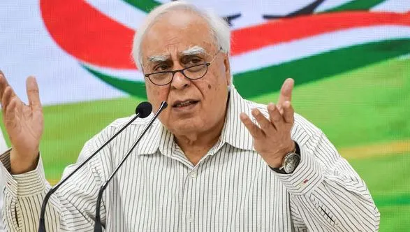 ईडी की सोनिया गांधी से पूछताछ पर सिब्बल का कड़ा जवाब, कहा-प्रतिशोध की राजनीति निचले स्तर पर पहुंच गई है