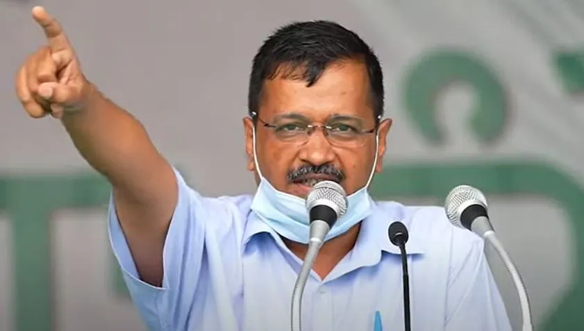 दिल्ली सरकार पर संकट के बादल, आबकारी नीति की CBI जांच पर मचा बवाल, केजरीवाल ने कहा- सिसोदिया को फंसाने की हो रही कोशिश