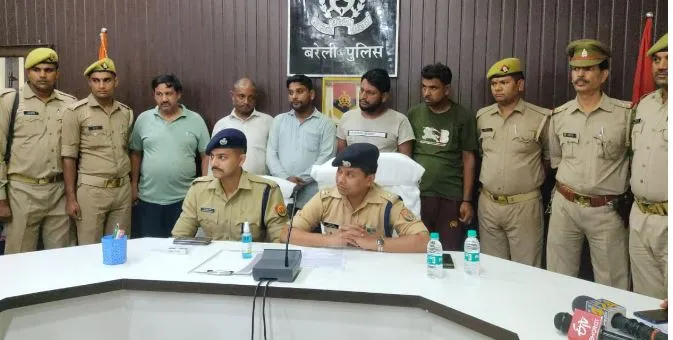 पुलिस ने लाखों का माल समेत पांच चोरों को धर दबोचा