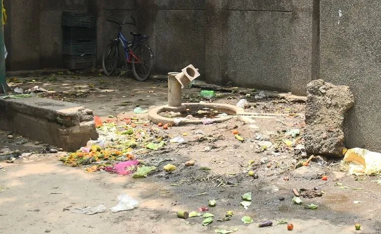 बरेली: डेलापीर मंडी में पीने के पानी को तरस रहे लोग