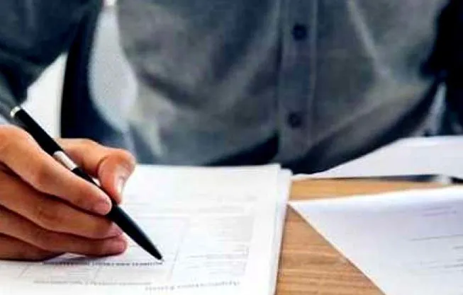 बरेली कॉलेज में पकड़े गए तीन नकलची, एक के पास मिला स्मार्टफोन