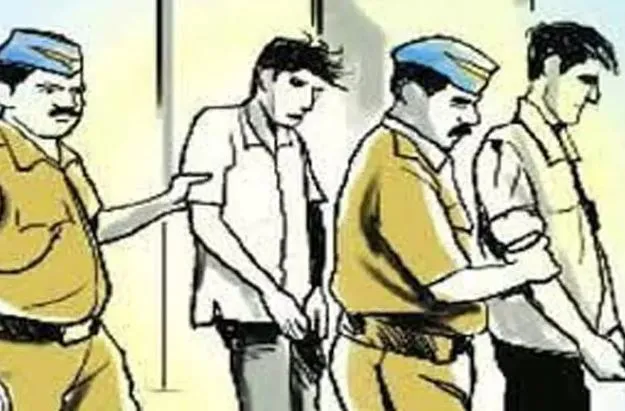 बरेली: पुलिस ने दो चोरों को किया गिरफ्तार, टूल बॉक्स समेत पिकअप बरामद