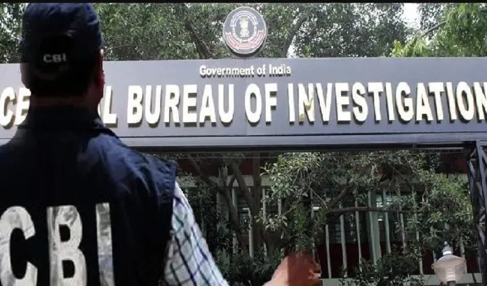 आगरा: DRM ऑफिस में CBI ने मारा छापा, रिश्वत लेते रंगे हाथों पकड़े गए रेल अधिकारी