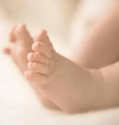 हरदोई : गन्ने के खेत में मिला नवजात, डाक्टरों ने बच्चे को चाइल्ड लाइन सेंटर भेजा