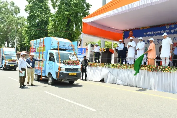 लखनऊ : ‘डिजिटल भूजल रथ’ को सीएम योगी ने झंडी दिखाकर किया रवाना, पानी बचाने को लेकर कही यह बात