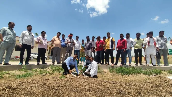 बहराइच : पौधरोपण कर मनाया दिव्यांग का जन्मदिन, कई राज्यस्तरीय पुरस्कारों से हुए हैं सम्मानित