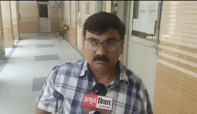 लखनऊ : अधिकारी से लेकर मंत्री तक के चक्कर काट चुके हैं अशोक कुमार, दिव्यांग डाक्टर ने डिप्टी सीएम से मिलकर सुनाई अपनी कहानी