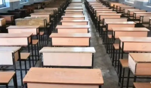 मुरादाबाद : स्कूल से गायब मिले गुरुजी तो कटेगा वेतन