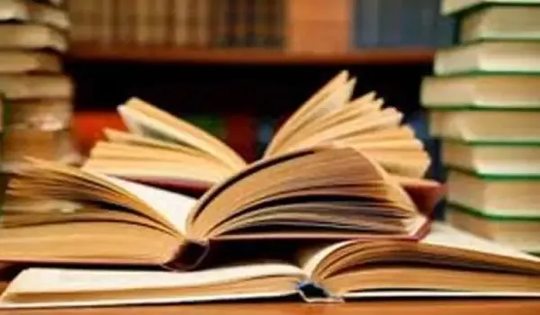 मुरादाबाद : पुरानी किताबों से पढ़ने को नौनिहाल मजबूर, BSA बोले- नई किताबें जल्द होंगी उपलब्ध