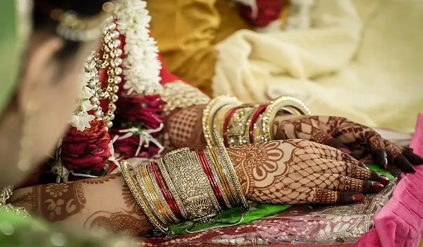 अमरोहा : हसनपुर में दुल्हन करती रही इंतजार, दूल्हा परिवार के साथ हुआ फरार, जानिए क्या है मामला