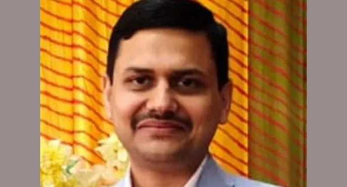 योगी सरकार का फैसला, IAS अफसरों के ट्रांसफर को किया निरस्त, वाराणसी के DM बने रहेंगे कौशलराज शर्मा