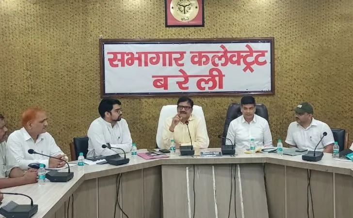 बरेली: 4 जुलाई तक चिन्हित स्थानों पर पहुंचाए जाएं पौधे- डीएम