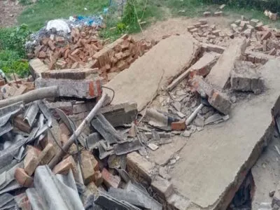 बागेश्वर: बारिश का कहर, मकान गिरा, मलबे में दबे मवेशी