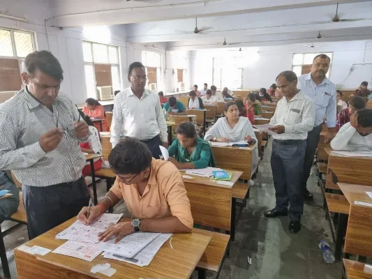 अयोध्या : बीएड प्रवेश में फेस रिकॉग्निशन तकनीक का किया गया इस्तेमाल, 3384 परीक्षार्थी रहे अनुपस्थित