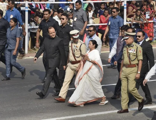 पश्चिम बंगाल की CM ममता बनर्जी की सुरक्षा में बड़ी चूक, जांच के आदेश