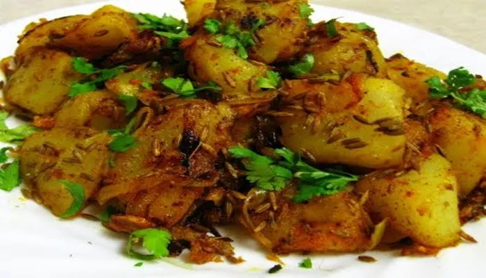 सावन के व्रत में ऐसे बनाएं करी पत्ता वाला आलू फ्राई, खाकर लेंगे चटखारे