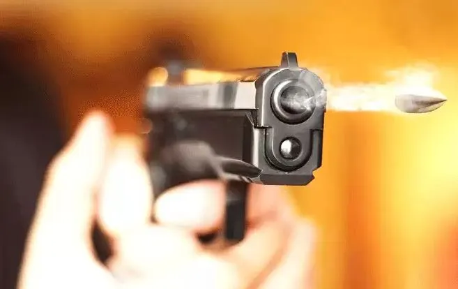 बरेली: सैलानी रोड पर फायरिंग के बाद मची भगदड़, कई लोग हुए घायल