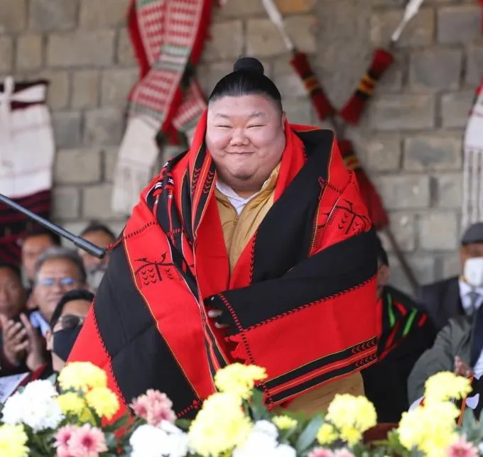 Video: BJP नेता की Wife को इंटरनेट पर ढूंढ रहे लोग, बताए थे छोटी आंख के फायदे