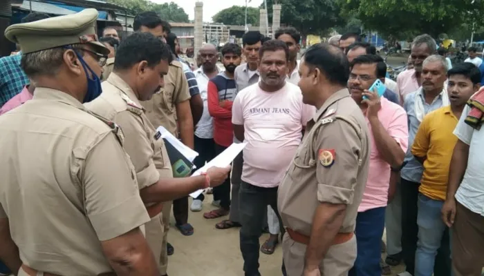 हरदोई : गल्ला मंडी में आढ़त से दिन-दहाड़े सवा लाख की लूट, पुलिस के लिए चुनौती बनी घटना