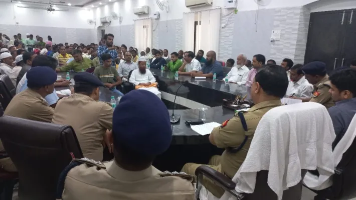 हरदोई : त्योहारों पर सुरक्षा को लेकर डीएम ने की समीक्षा, हर वर्ग के लोगों से मांगा सहयोग