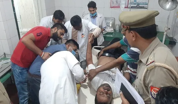 मुरादाबाद : रामपुर के कपड़ा कारोबारी को गोली मारकर बदमाशों ने 73 हजार रुपये लूटे, हालत नाजुक