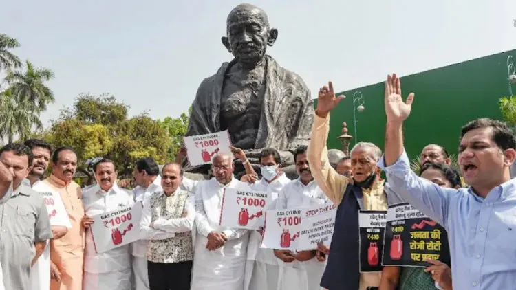 एक और झटका: संसद में अब धरना प्रदर्शन और भूख हड़ताल पर भी रोक ! कांग्रेस बोली- D(h)arna मना है
