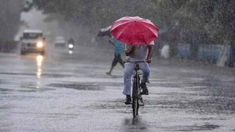 लखनऊ : दिनभर की उमस के बाद शाम को हुई झमाझम बारिश, मिली राहत