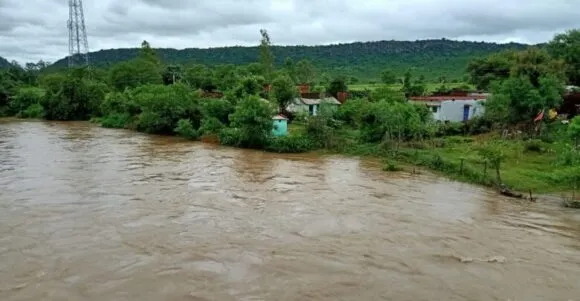 हल्द्वानी: बारिश से नदी-नालों का जलस्तर बढ़ा, दो राजमार्ग और आठ आंतरिक राजमार्ग बंद