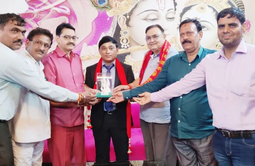 मथुरा: घुटने बचाने को साइकिलिंग करें या पैदल चलें- डॉ. भट्टाचार्य