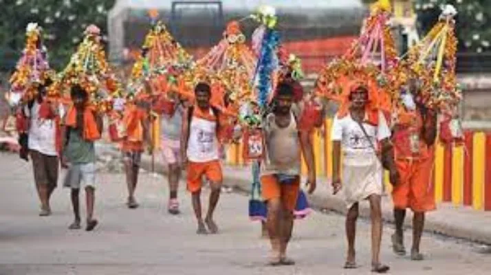 लखनऊ : कांवड़ यात्रा में बजेंगे डीजे, कांवड़ियों पर होगी पुष्प वर्षा, अपर मुख्य सचिव और पुलिस महानिदेशक ने लिया जायजा
