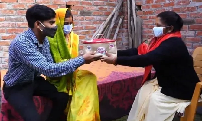 गोरखपुर : नवदम्पति को खुशहाली का राज सिखा रहा शगुन किट, जानिये इसकी खासियत