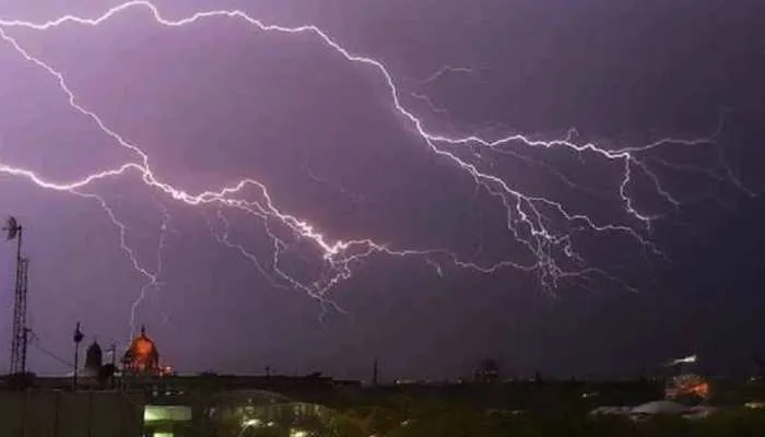 लखनऊ : आकाशीय बिजली से मरने वालों के आश्रितों को मिलेंगे चार लाख