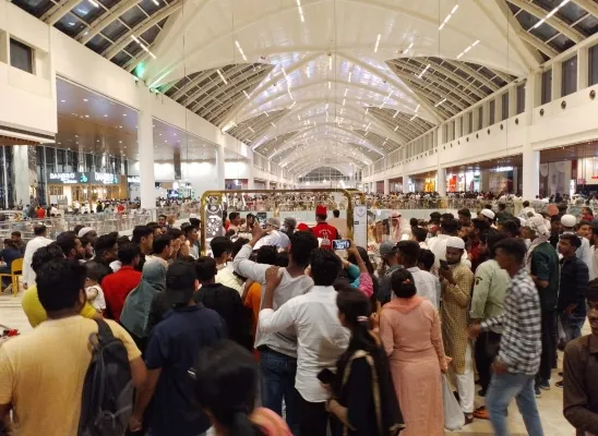 लखनऊ : लुलु मॉल में पहले ही दिन बना रिकॉर्ड, एक लाख से ज्यादा लोगों ने की एंट्री