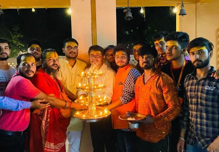 बरेली: 151 दीपों के साथ महाआरती में उमड़ी श्रद्धालुओं की भीड़