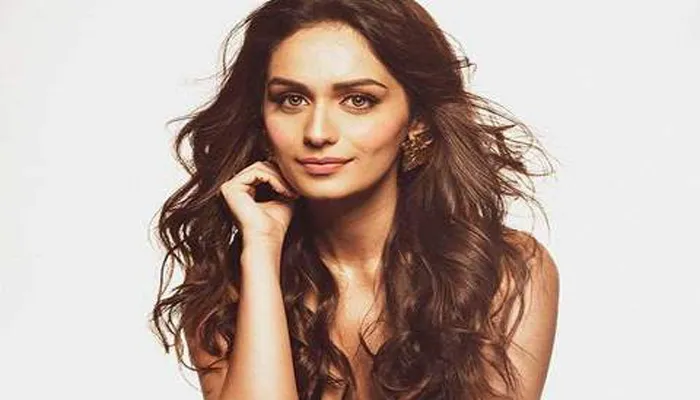 मानुषी छिल्लर ने साइन की तीसरी फिल्म, जल्द शुरू करेंगी शूटिंग