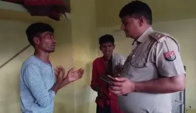 मथुरा: पांच-पांच सौ के नकली नोटों के साथ पकड़े गए दो युवक, पुलिस ने की पूछताछ