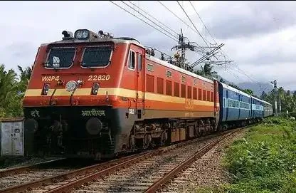 बरेली: लेटलतीफी से यात्री परेशान, 10 घंटे तक लेट पहुंच रहीं ट्रेनें