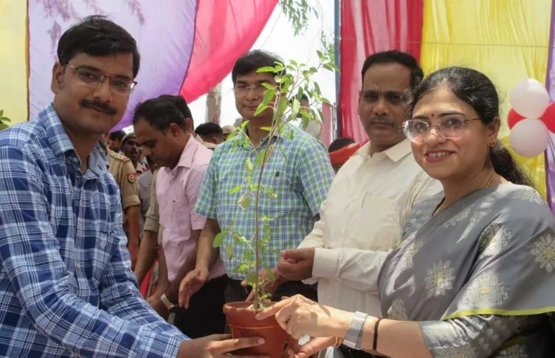 शाहजहांपुर: धरती का हुआ श्रंगार, जनपद में रोपे गए 42 लाख पौधे