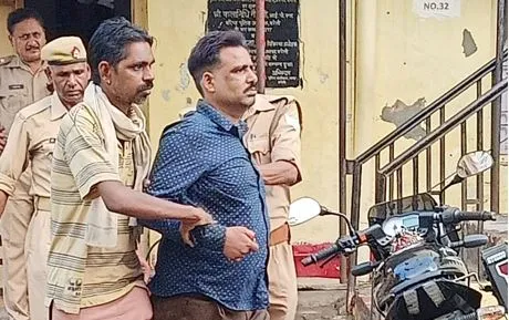 बरेली: जिला अस्पताल में संविदा कर्मचारी ने शराब पीकर किया जमकर हंगामा, महिलाओं के साथ की बदतमीजी, पुलिस ने हिरासत में लिया