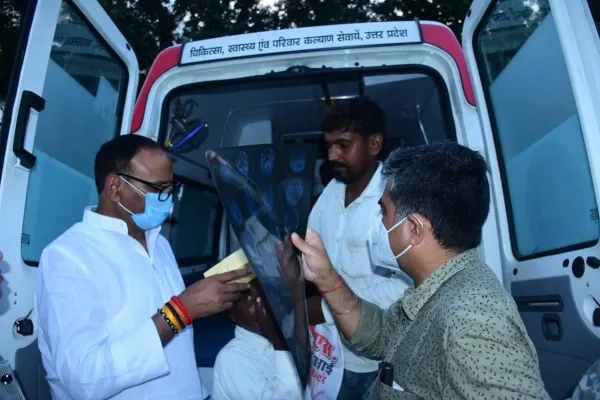 लखनऊ : उप मुख्यमंत्री ब्रजेश पाठक पहुंचे केजीएमयू, जाना मरीज का हाल