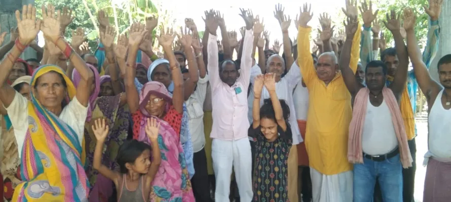 बहराइच : आस्था से जुड़े तालाब का प्रशासन ने दिया ठेका, भड़के ग्रामीण, किया प्रदर्शन