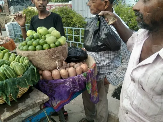 बहराइच : पॉलिथीन इस्तेमाल के खिलाफ रोक लगाने में प्रशासन नाकाम, नहीं रुक रहा इस्तेमाल