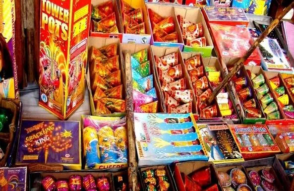 बरेली: आबादी से हटेंगी पटाखा दुकानें, सौ फुटा पर नहीं मनेगी कारोबारियों की दिवाली