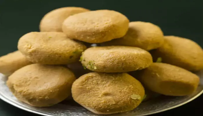 त्योहारों के सीजन में घर पर बनाएं पेड़ा, जानें Easy Recipes