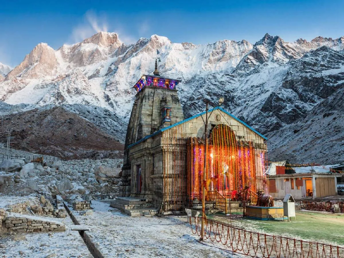 places in kedarnath, केदारनाथ के आसपास की ये जगह भी हैं बेहद मशहूर, मंदिर के दर्शन करने के बाद इन स्थानों में भी घूमने जरूर जाएं - places to visit in kedarnath