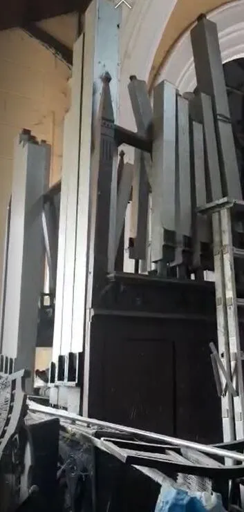 चर्च में रखा ब्रिटिशकाल का पाइप ऑर्गन 