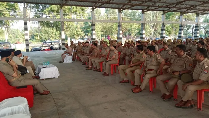 बाराबंकी : एसपी ने मातहतों को दिए निर्देश, भक्तों का हर संभव सहयोग करने की कही बात