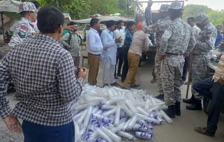 बरेली: नगर निगम ने सिंगल यूज प्लास्टिक के खिलाफ अभियान किया शुरू, पहले दिन पांच क्विंटल पॉलीथिन की जब्त