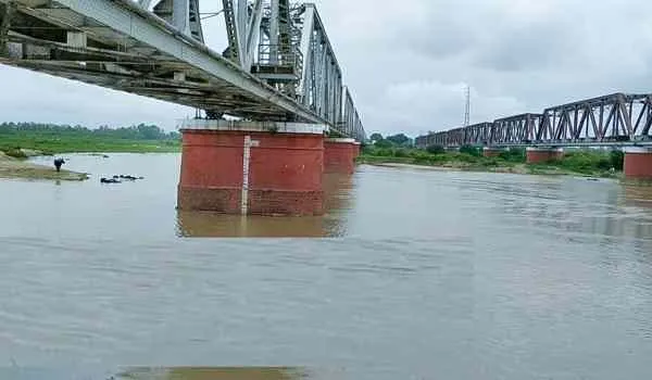 अलीगढ़ : बिना बारिश ही डराने लगा है नदियों का जलस्तर, अलर्ट मोड में आया प्रशासन